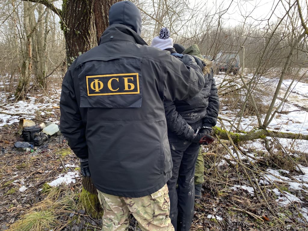 ФСБ обнаружила нарколабораторию в лесу под Смоленском [+ФОТО]