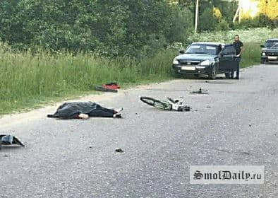 «Лежит на дороге». В Рославльском районе в ДТП с велосипедистом погиб человек