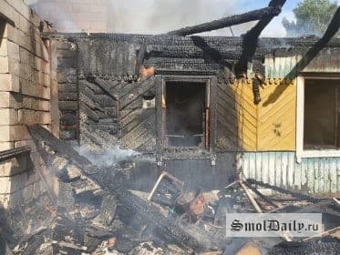 В Рославльском районе 16-летний парень спас детей из горящего дома