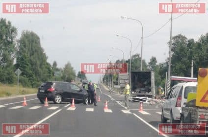 «Увезли на скорой». В Рославльском районе в ДТП грузовик вылетел с дороги
