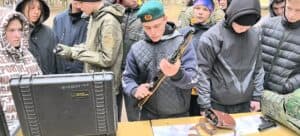 Пограничники рассказали школьникам о своей службе