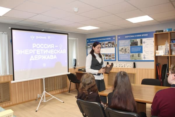Смоленский филиал "Россети Центр" открыл двери для старшеклассников смоленской школы