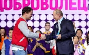 В России наградили лучших волонтеров