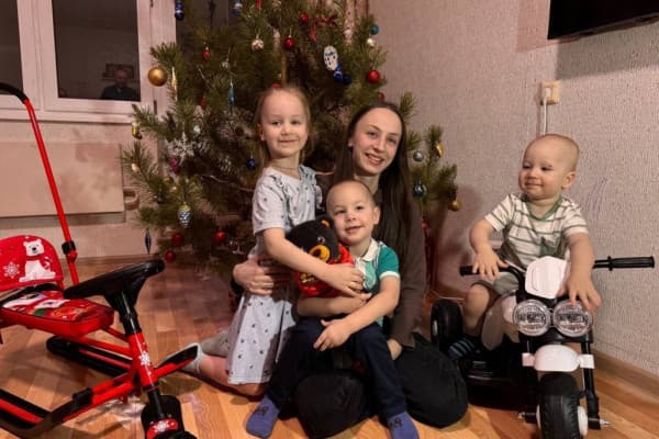 Губернатор Василий Анохин исполнил новогодние мечты смоленских детей