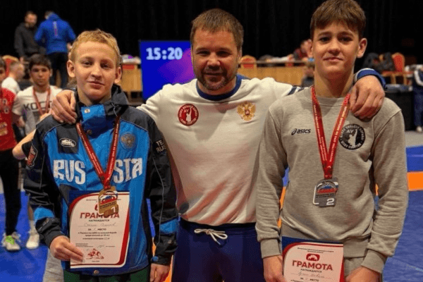 Два смоленских борца стали чемпионами ЦФО по вольной борьбе