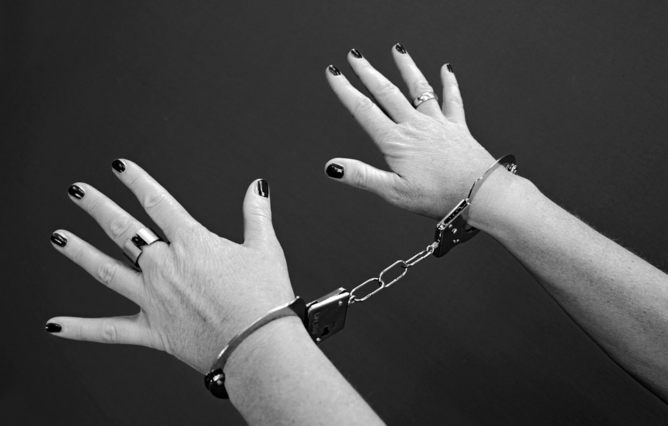 В Рославле 18-летняя девушка сбыла имущество, заведомо добытое преступным путем