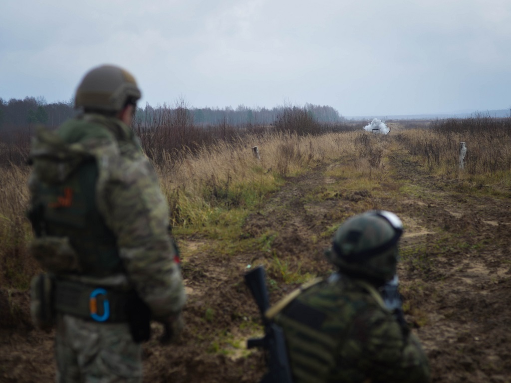 Педагог-организатор десногорской школы № 1 — о службе по контракту