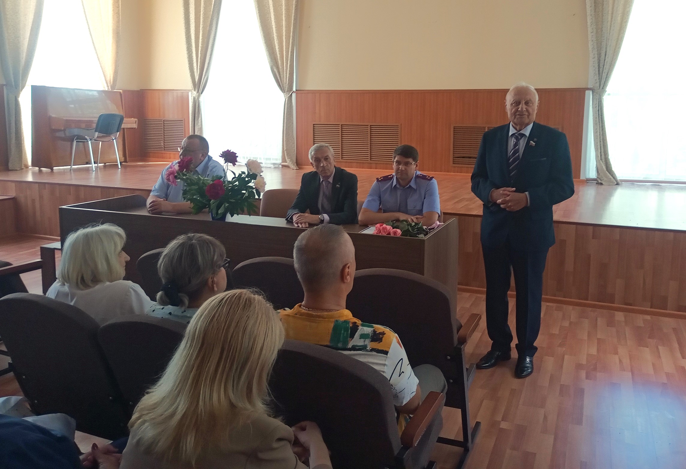 Смоленские единороссы поздравляют смоленских медиков с профессиональным праздником