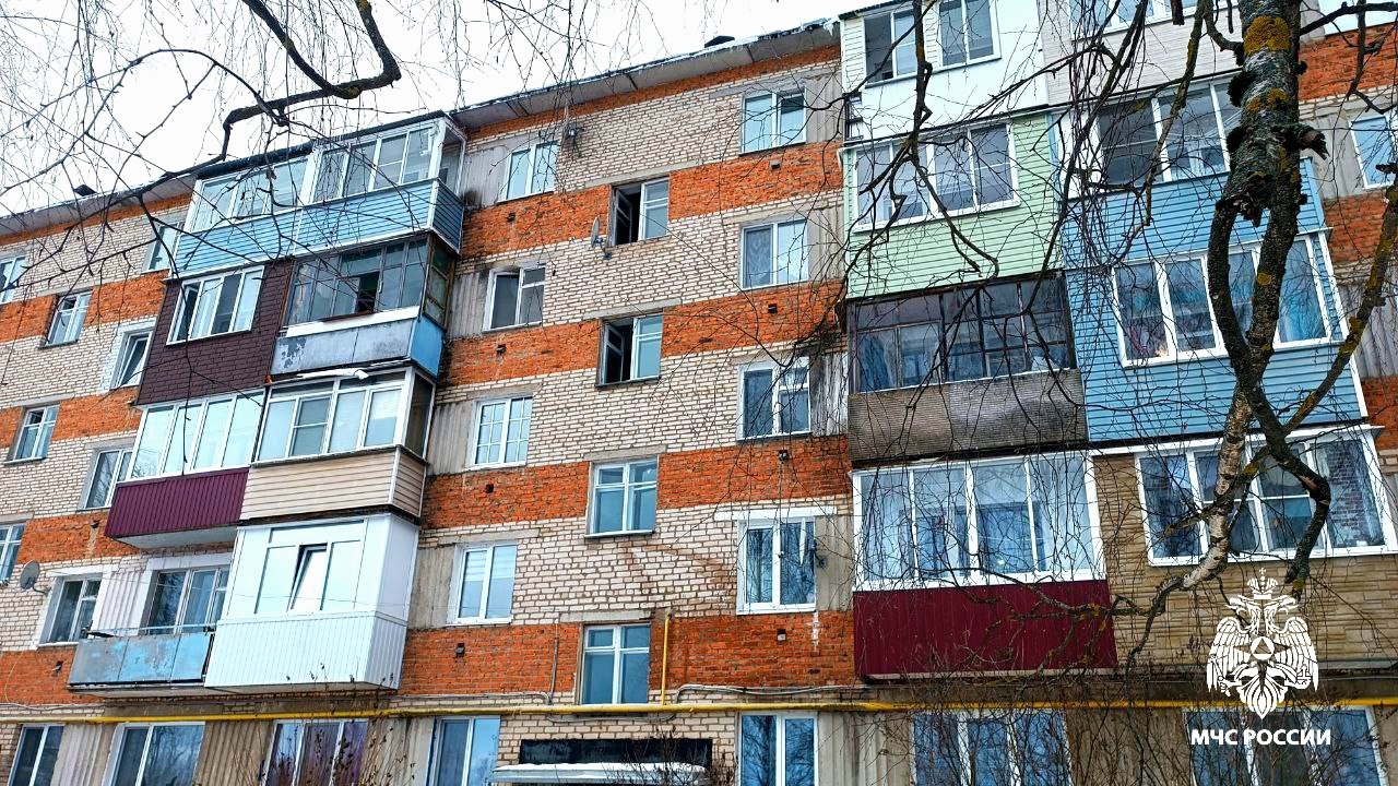 В Рославле при пожаре в пятиэтажке погиб мужчина