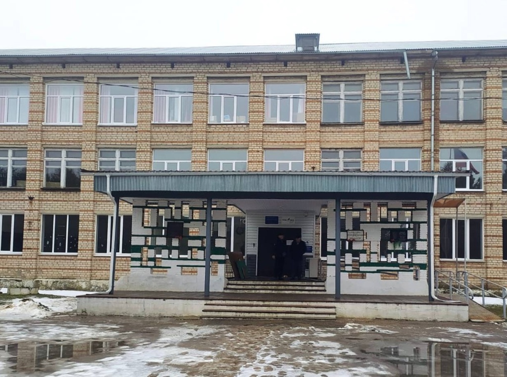 В этом году капитально отремонтируют Ельнинскую среднюю школу № 2 имени К. И. Ракутина 