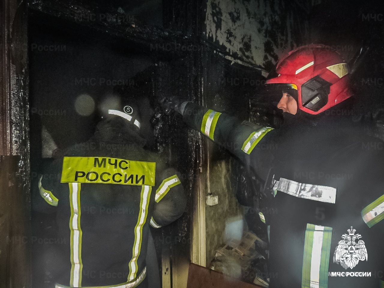 В Рославле произошло возгорание двух гаражей и автомобиля