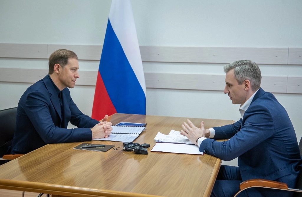 Василий Анохин поздравил с днём рождения первого заместителя Председателя Правительства РФ Дениса Мантурова