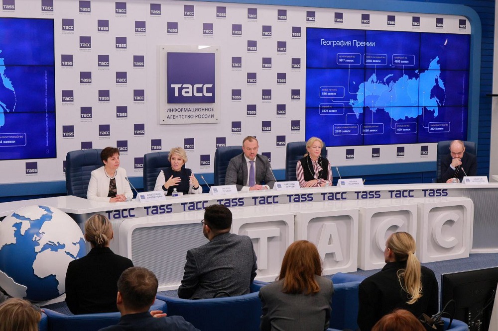 Почти 400 смолян подали заявки на II всероссийскую муниципальную премию «Служение»