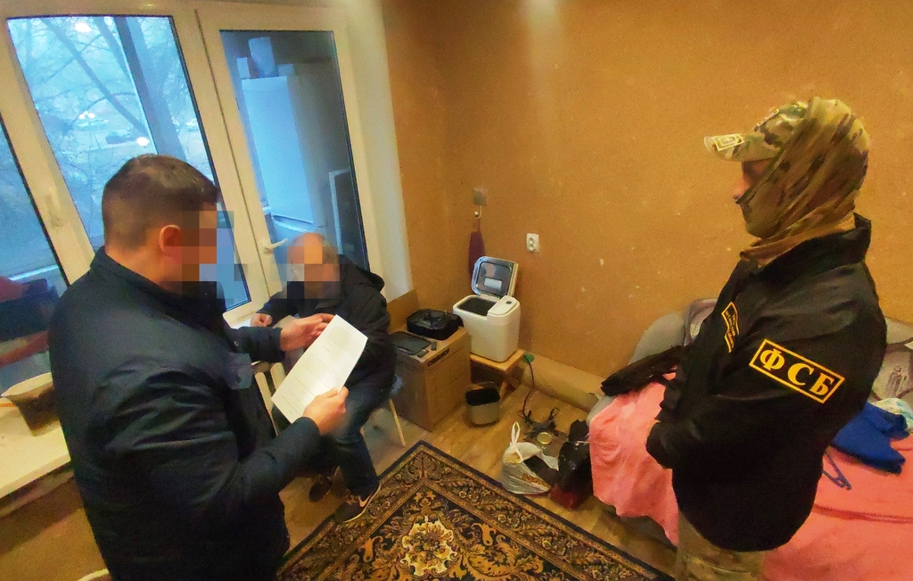 Оперативники смоленского УФСБ задержали мужчину, который призывал к применению насилия в отношении русских