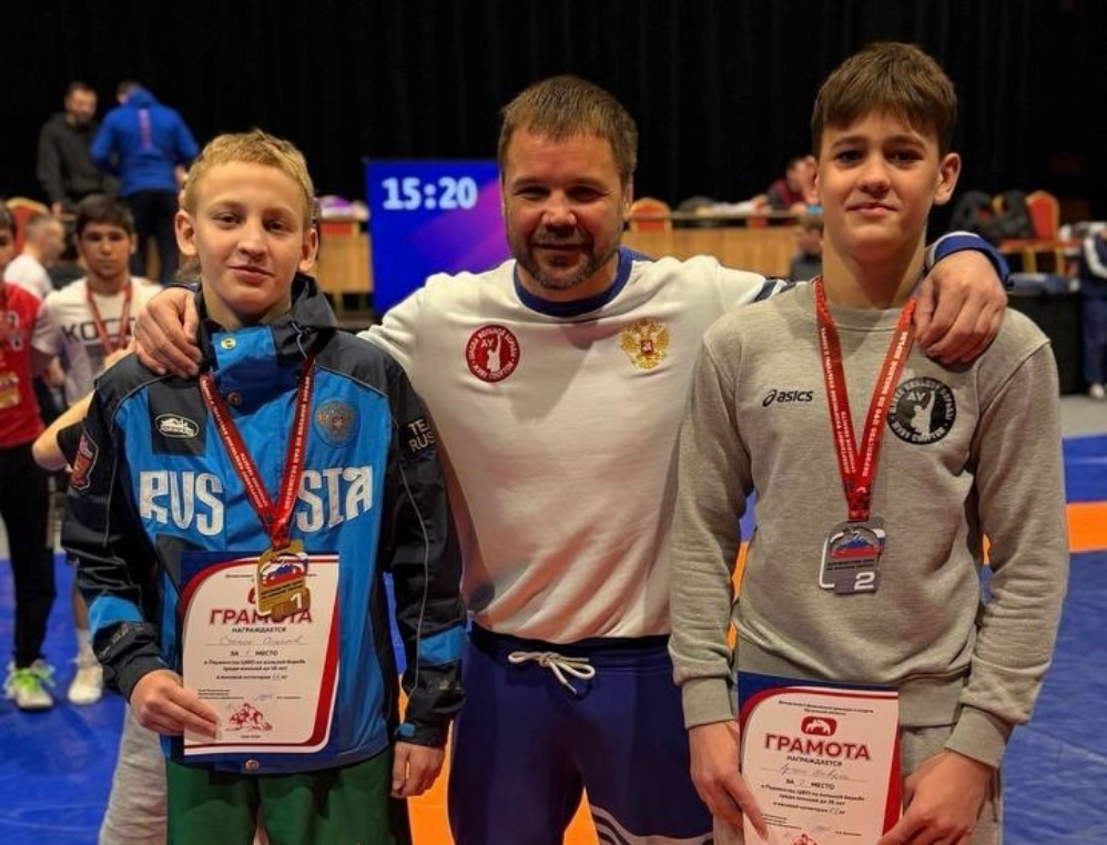 Два смоленских борца стали чемпионами ЦФО по вольной борьбе